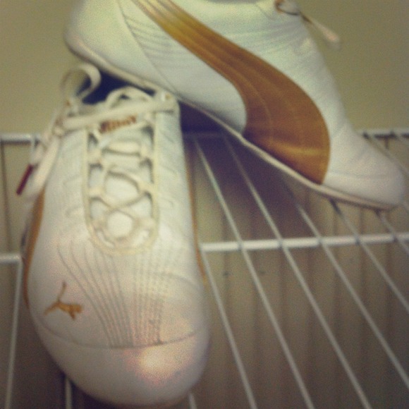 Puma tennis shoes. Very pretty!