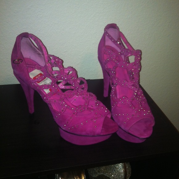 BCBG PINK HEELS