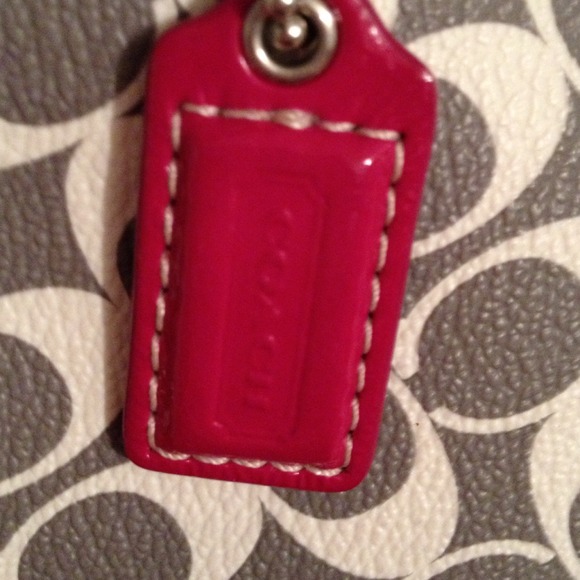🚫Sold🚫Authentic coach wristlet - Picture 4 of 4