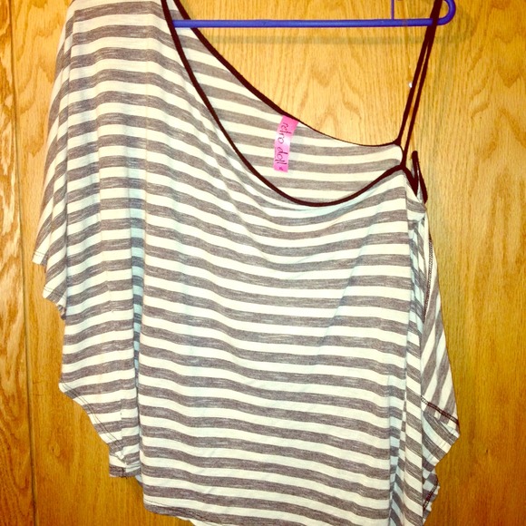 Retro off the shoulder top 🎀