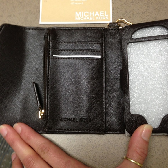 SOLD!!!!!Authentic! Michael Kors iPhone wristlet - Picture 2 of 4