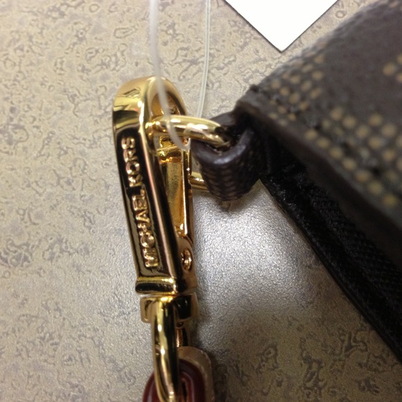 SOLD!!!!!Authentic! Michael Kors iPhone wristlet - Picture 3 of 4