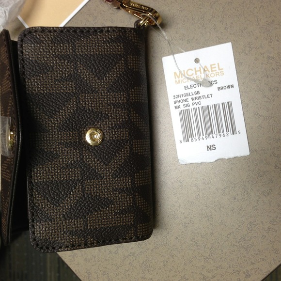 SOLD!!!!!Authentic! Michael Kors iPhone wristlet - Picture 4 of 4