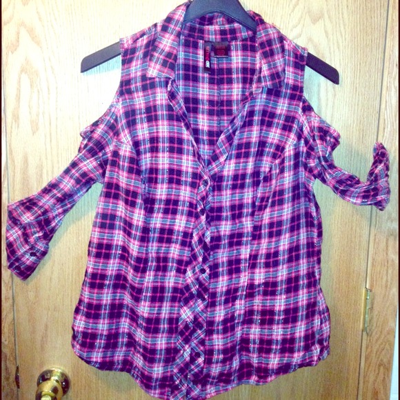 REDUCED❗⬇ Button up, plaided shirt 🎀