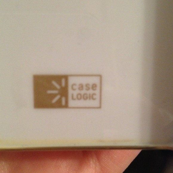 iPhone 4/4s white and gold cushion case - Picture 3 of 4