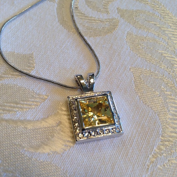 BUNDLE💗V. Wieck of Beverly Hills Pendant Necklace - Picture 2 of 2