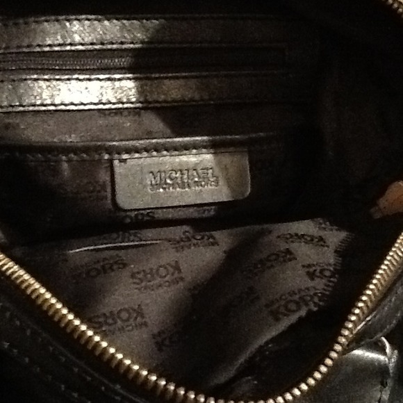 SOLD🔥Black Michael Kors Lattington Satchel - Picture 4 of 4