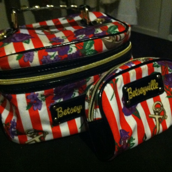 Betsy Johnson Naughty Rose Sailor Makeup @kroon