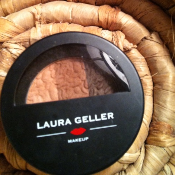 SOLD!!!💄Laura Geller baked eyeshadow trio💄