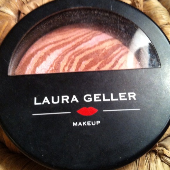 SOLD!!Laura Geller Bronze n Brighten💄💄