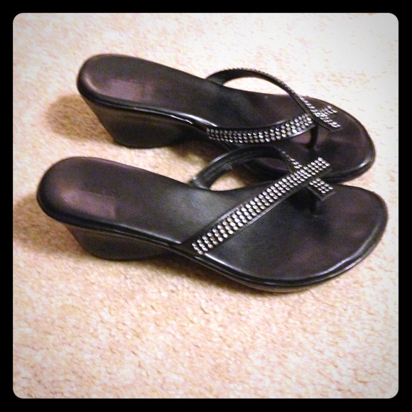 Super cute sandals with diamonds!