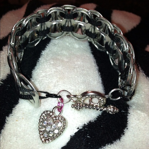 Girly tab bracelet with rhinestone heart toggle - Picture 3 of 3