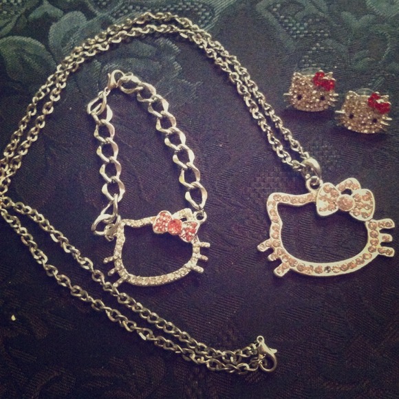 ✂Reduced!✂Hello Kitty Jewelry Set