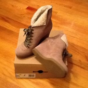 Brand new Nine West wedges