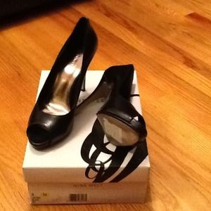 Nine West black shoe