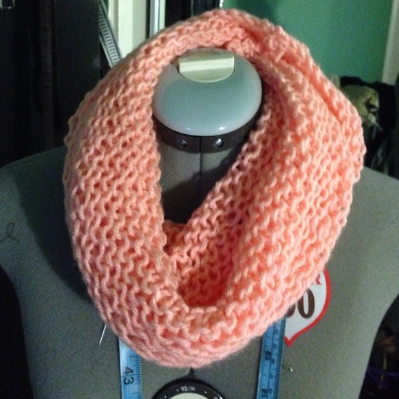 NWOT-InFinity Scarves - Picture 3 of 4