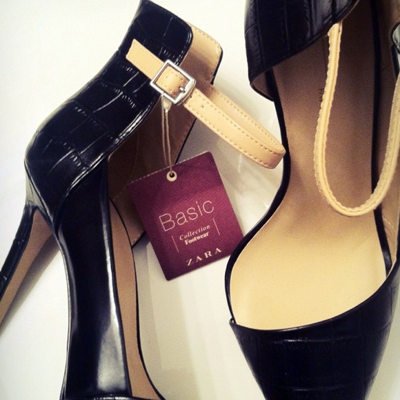 Black detailed Zara heels