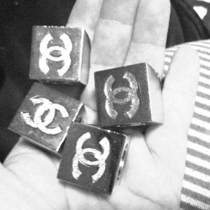 Chanel weights