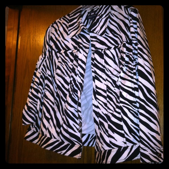 Jones New York Jackets & Blazers - Jones New York signature zebra print jacket