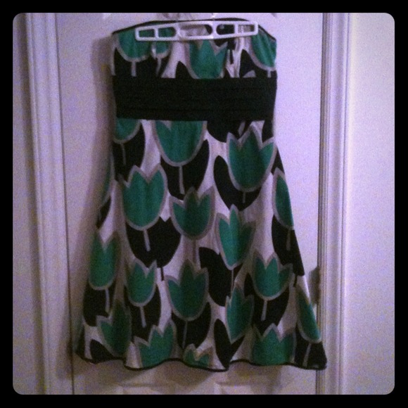 Women's strapless dress