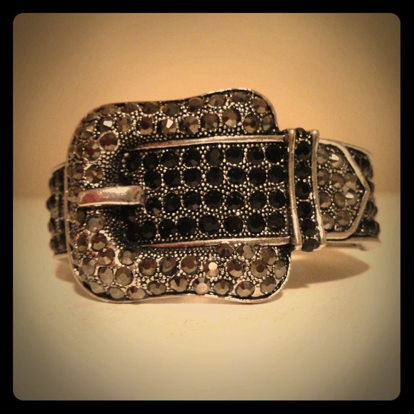 Buckle bangle