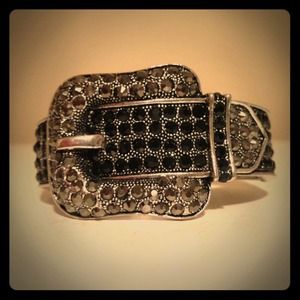 Buckle bangle