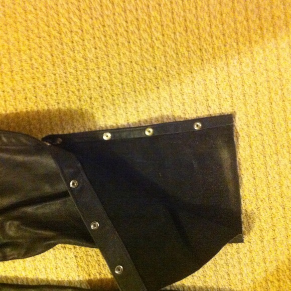 Ladies leather riding chaps. - Picture 2 of 3