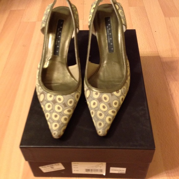 Printed Laundry pumps in size 5-1/2