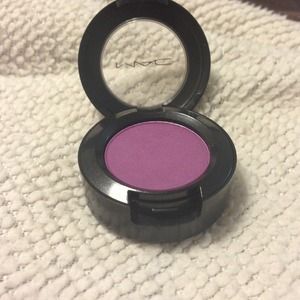 🚩SOLD🚩Brand New MAC eyeshadow Vibrant Grape