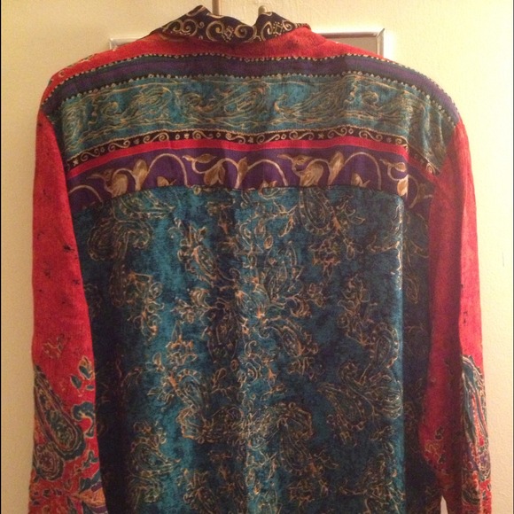 **SOLD**Top - Picture 3 of 3