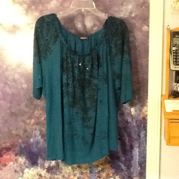 Teal top