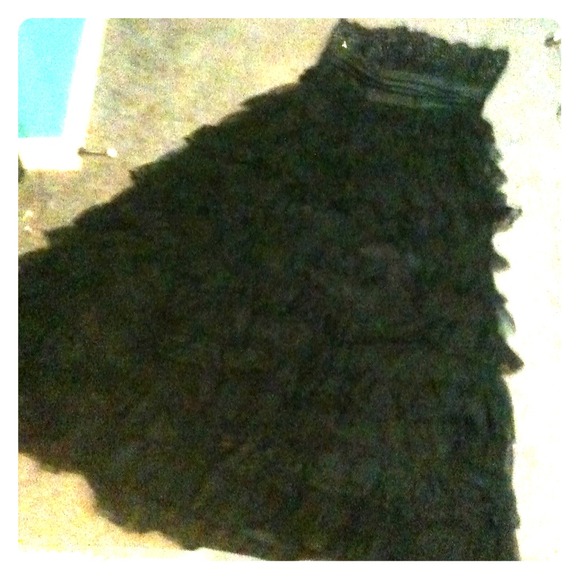 Black ruffled A-line evening/prom gown
