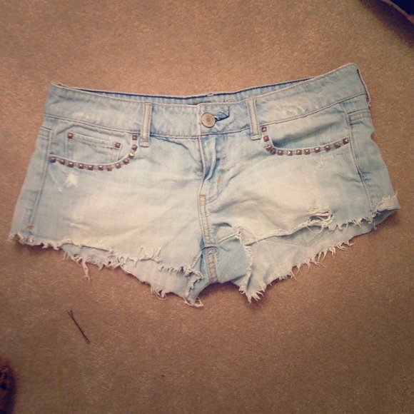 ✨Traded✨Cutoff studded shorts