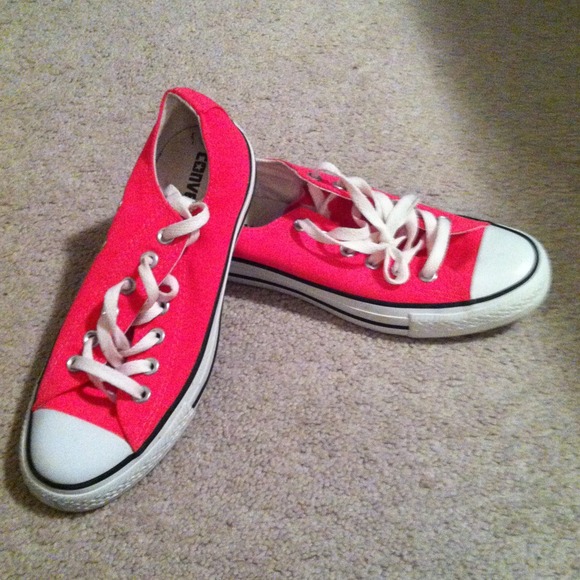 Hot pink converse Chuck Taylor