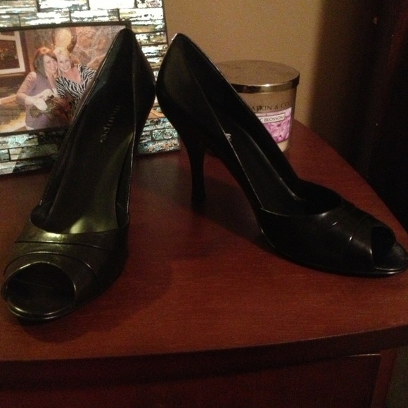 Sz 9 peeptoe pumps