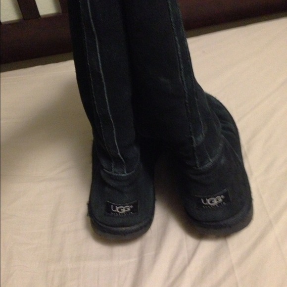 Black UGGS!!!
