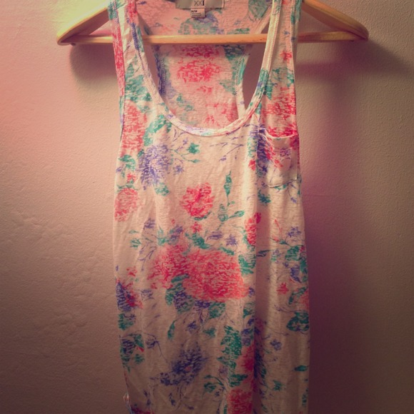 ✨Sold✨Floral tank top