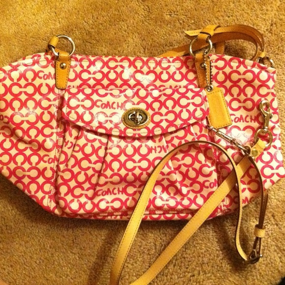hold for dorthy Pink Coach Purse/crossbody