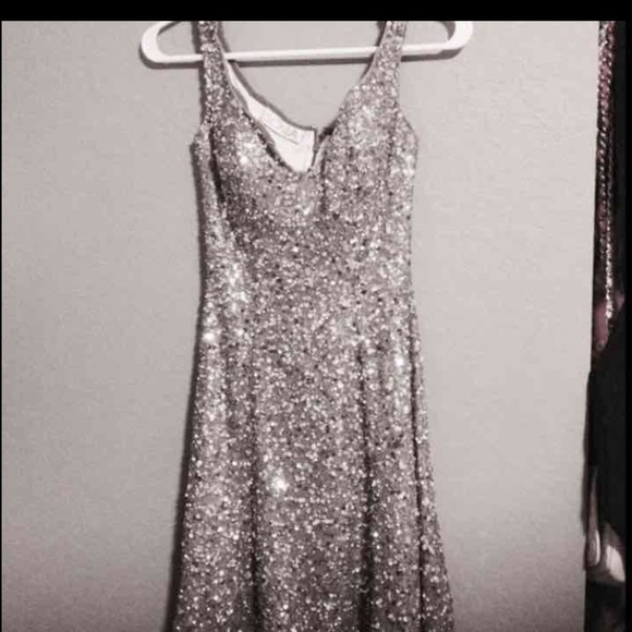 Short sequin prom dress - Picture 4 of 4