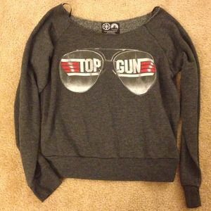 Crop top gun pull over