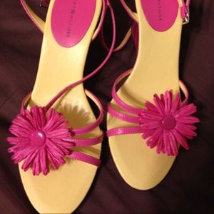 Adorable bright pink and yellow NIB wedges.