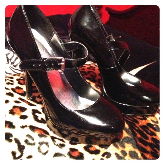 Black closed toe pumps