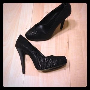 🌟✨REDUCED✨🌟Super cute black pumps. BARELY WORN