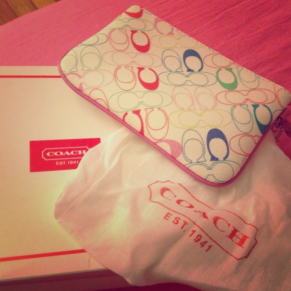 🚫SOLD🚫 authentic coach wristlet - Picture 1 of 4