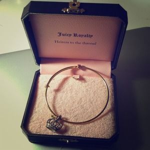 Juicy Couture Solo Bangle<3