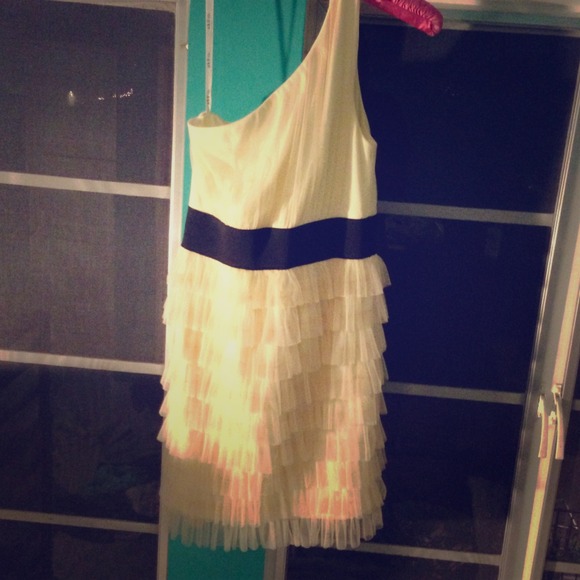 @mango81 Gorgeous one shoulder off white dress