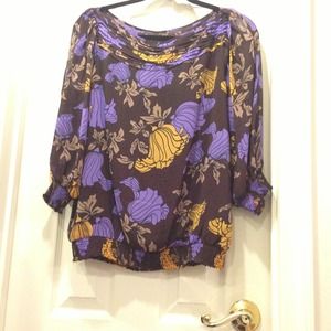 Excellent BCBG Maxazria silk like feeling blouse