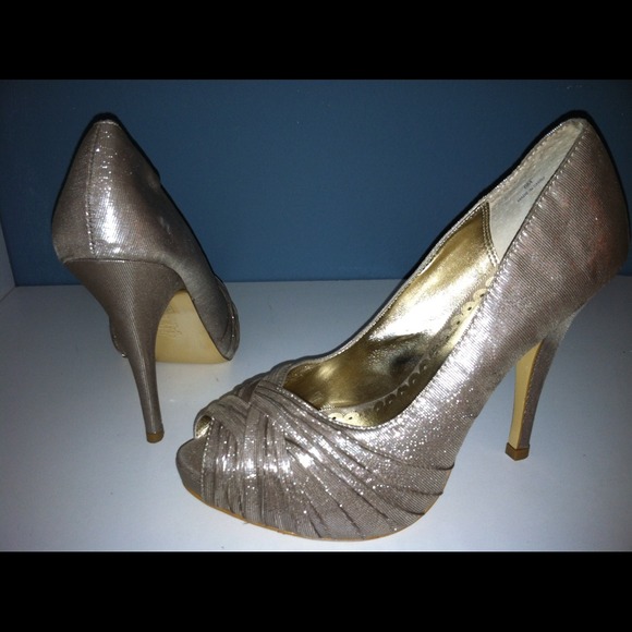 Sparkly Champagne Colored Pump - Picture 2 of 3