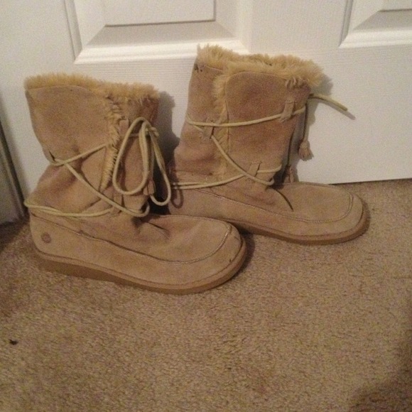 RESERVED Leather and faux fur tie boots!