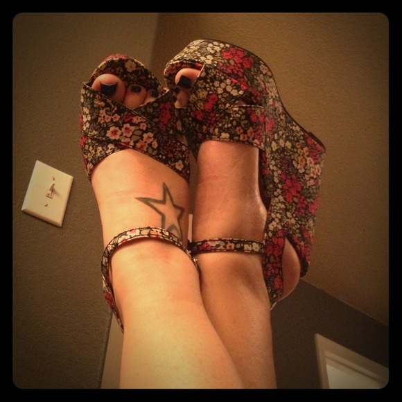 Cute Floral Shoes NBW